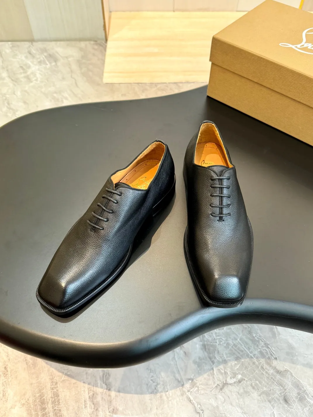 💰960 Christia*.Loubouti* high-end men's business formal leather shoes, original genuine cowhide red sole, imported Italian cowhide outsole, first-layer cowhide, water-dyed cowhide lining, high-end luxury. Size: 39-44 (customized at 38.45.46)✅